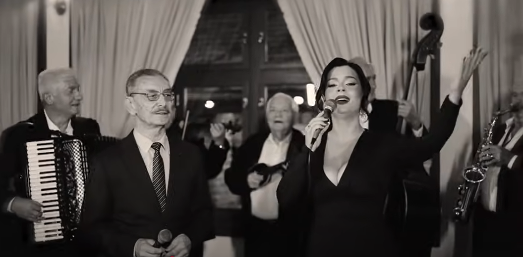 Tania Vlascici și Pera Todorovici aduc farmecul vremurilor de altădată în piesa „Hai paharul sus”